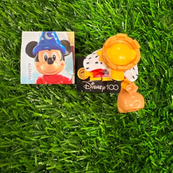 DISNEY 100 ‘PRINCE JOHN’ MINI LEGO FIGURE - Picture 2 of 3